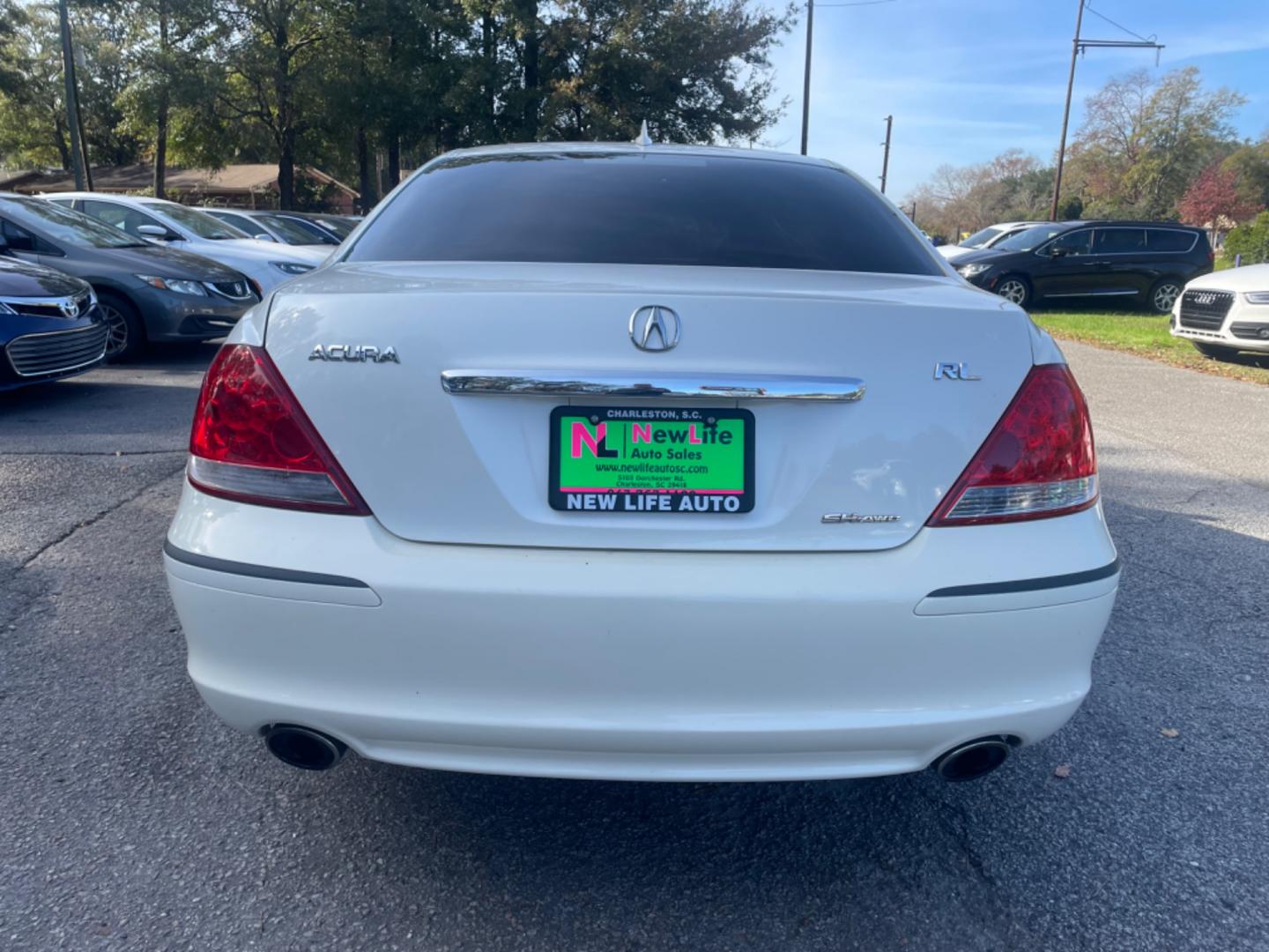 2006 WHITE ACURA RL (JH4KB16526C) with an 3.5L engine, Automatic transmission, located at 5103 Dorchester Rd., Charleston, SC, 29418-5607, (843) 767-1122, 36.245171, -115.228050 - Photo#5